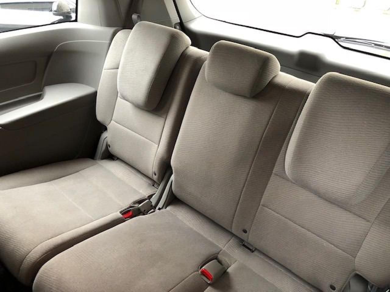 2011 Honda Odyssey EX with Rear Seat Entertainment! 8 Passenger! - Photo #19