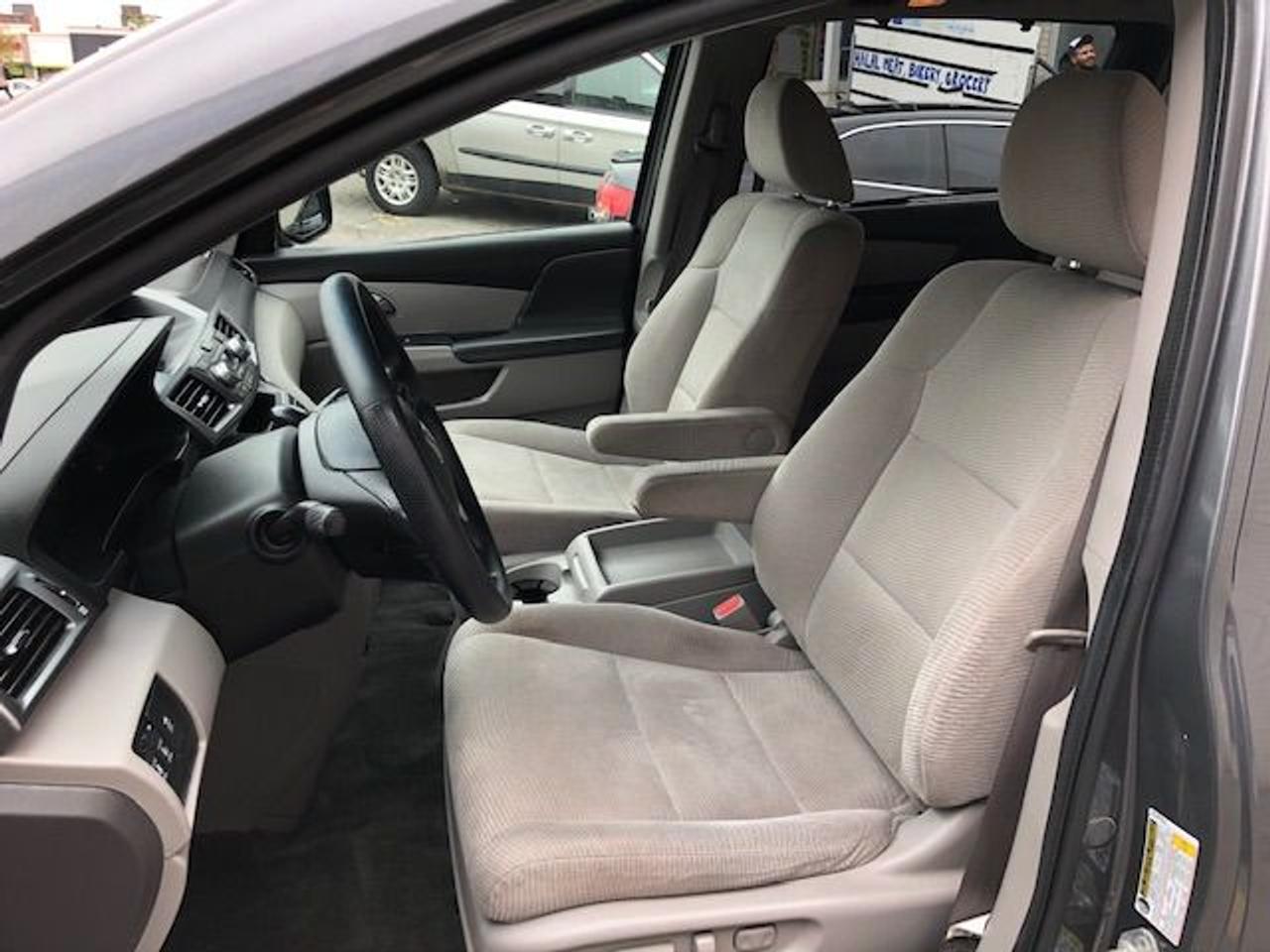 2011 Honda Odyssey EX with Rear Seat Entertainment! 8 Passenger! Photo