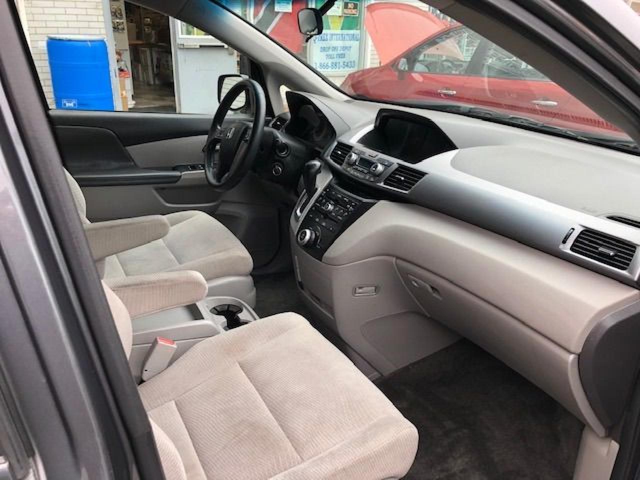 2011 Honda Odyssey EX with Rear Seat Entertainment! 8 Passenger! - Photo #22