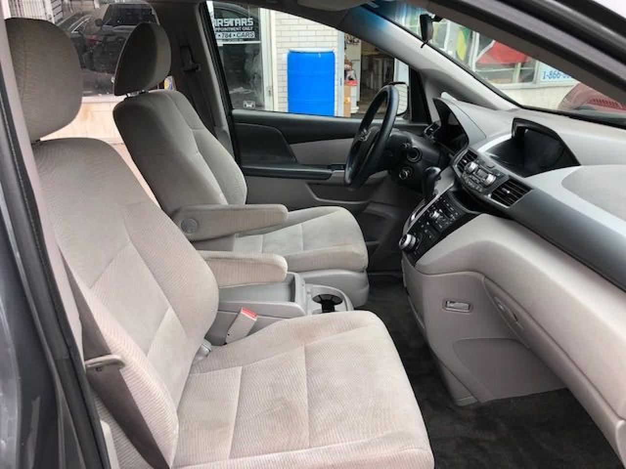 2011 Honda Odyssey EX with Rear Seat Entertainment! 8 Passenger! - Photo #23