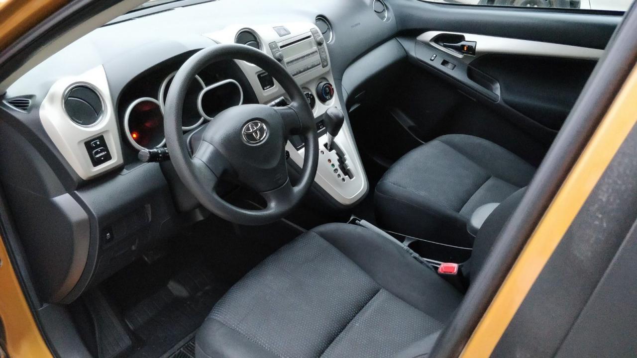 2010 Toyota Matrix Automatic! No Accidents! - Photo #12