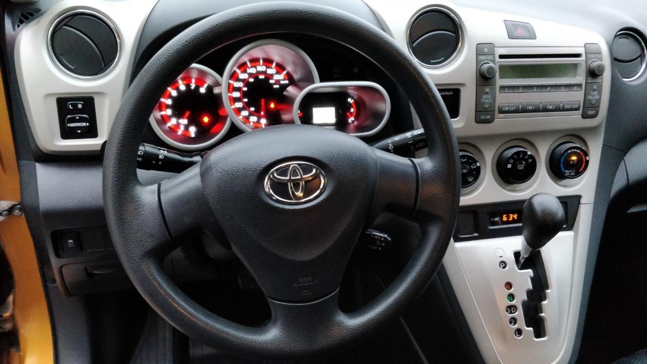 2010 Toyota Matrix Automatic! No Accidents! - Photo #16
