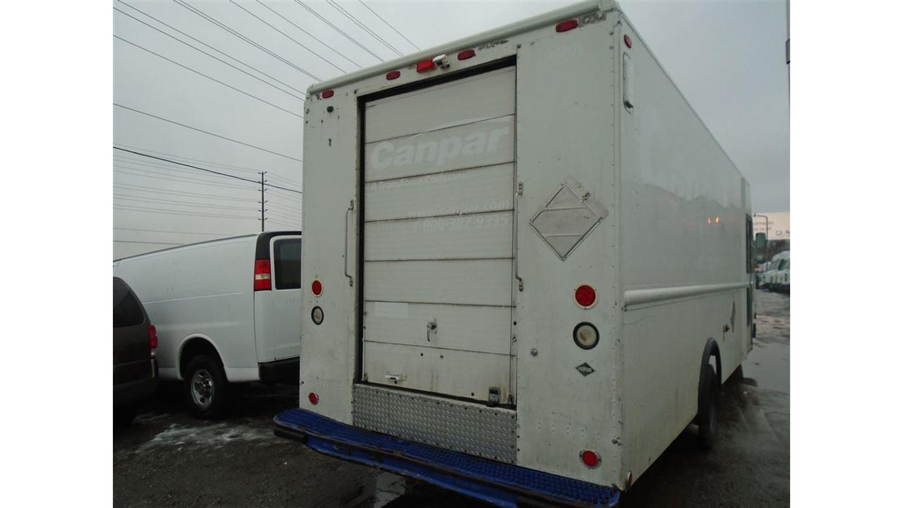 2006 Ford E450 18 foot step van Photo