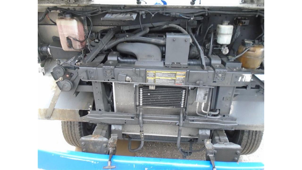 2006 Ford E450 18 foot step van Photo