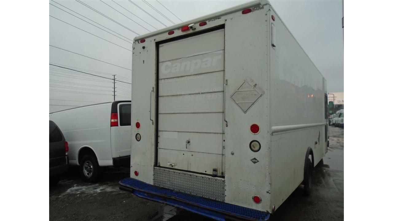 2006 Ford E450 18 foot step van - Photo #4