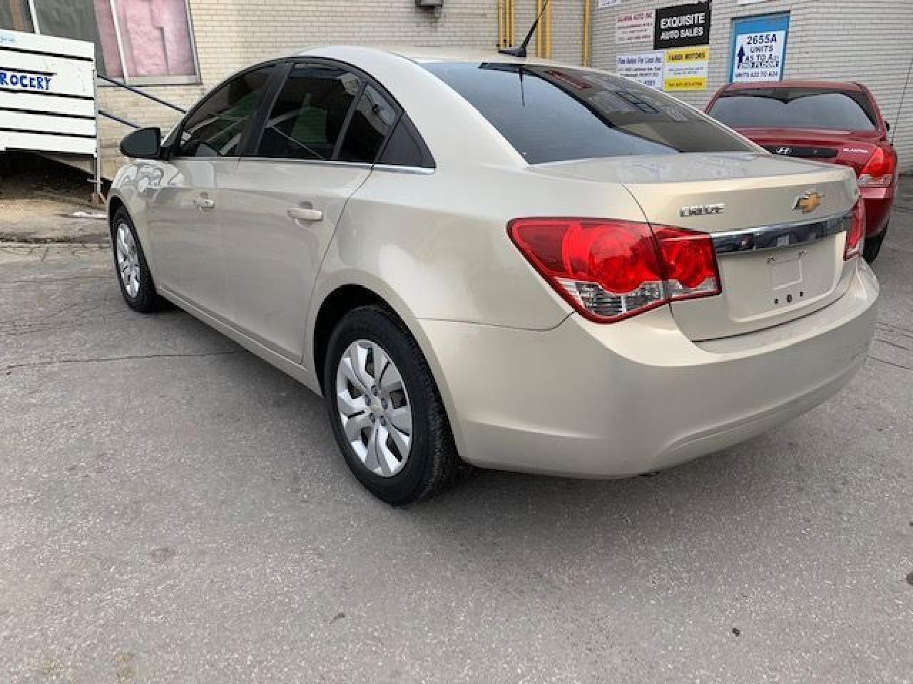 2012 Chevrolet Cruze LT Turbo • Low KM • Economical - Photo #2