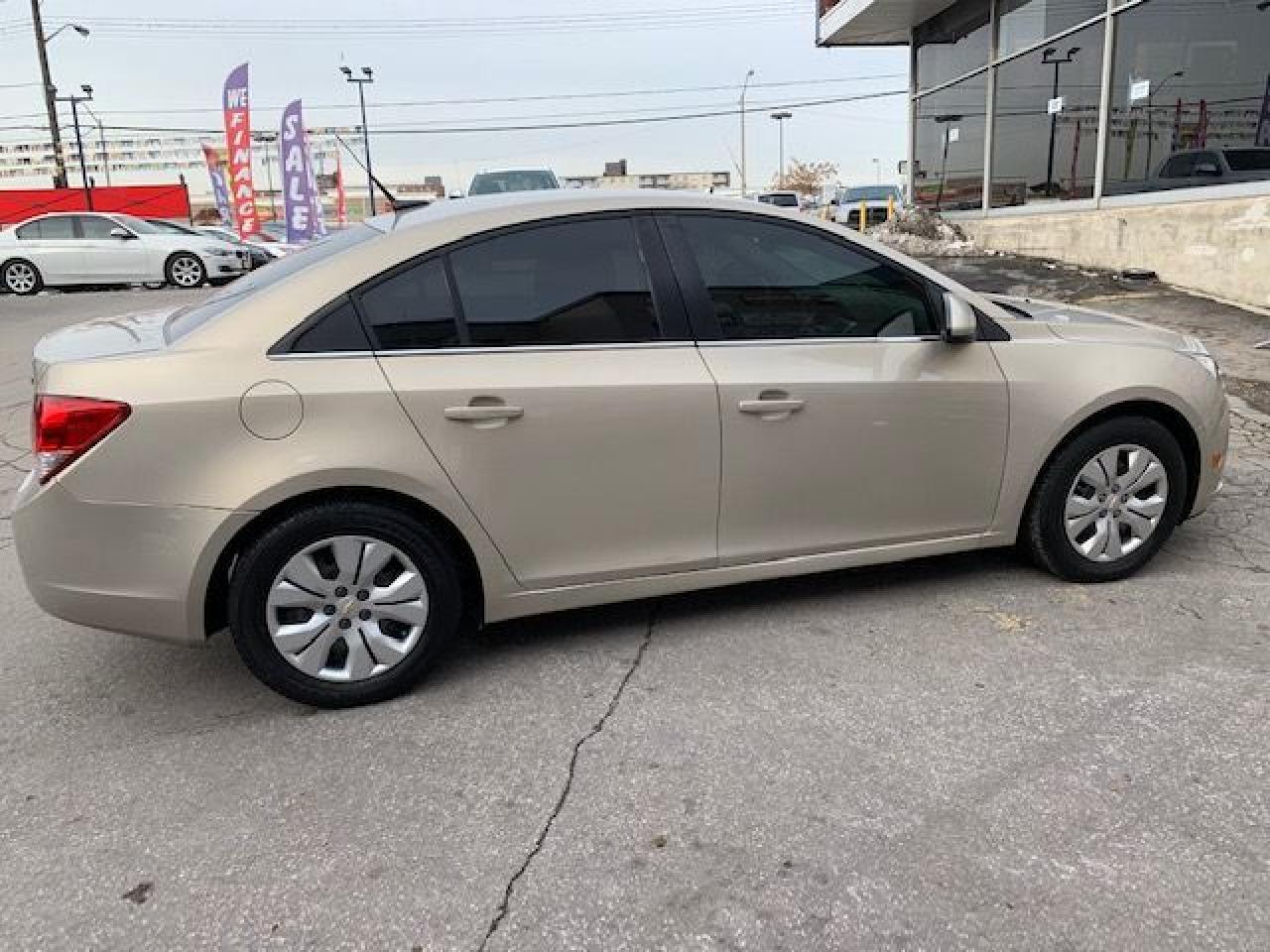 2012 Chevrolet Cruze LT Turbo • Low KM • Economical Photo4