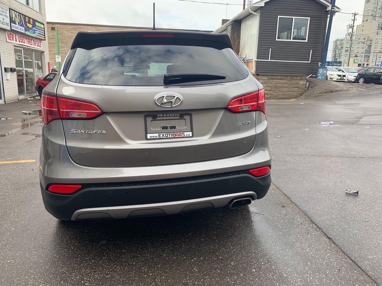 2013 Hyundai Santa Fe Premium Package • No Accidents! Photo