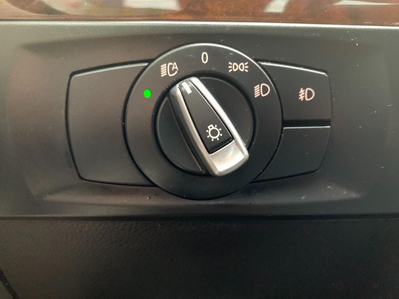 2009 BMW 3 Series 335i xDrive, 6-Speed, No Accidents! - Photo #2