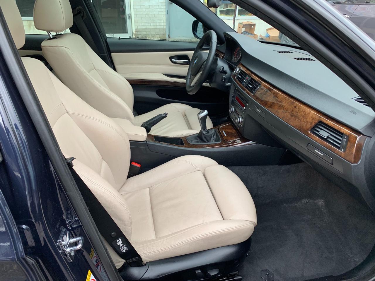 2009 BMW 3 Series 335i xDrive, 6-Speed, No Accidents! - Photo #11