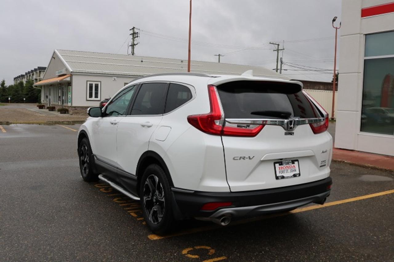 2019 Honda CR-V Touring Photo3