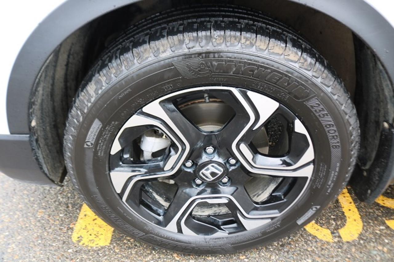 2019 Honda CR-V Touring Photo2