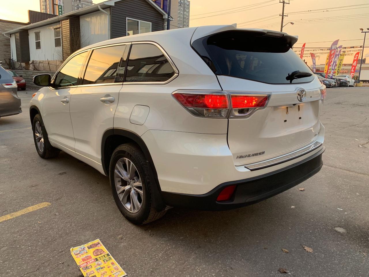2014 Toyota Highlander LE, AWD, 8 Passenger, Back up Camera! - Photo #2