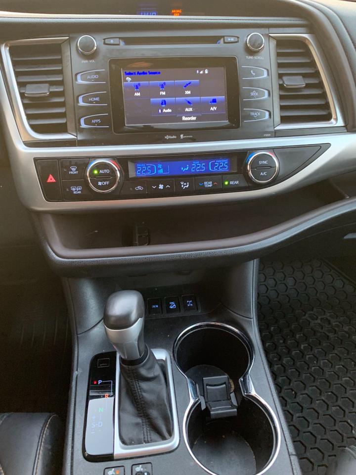 2014 Toyota Highlander LE, AWD, 8 Passenger, Back up Camera! Photo
