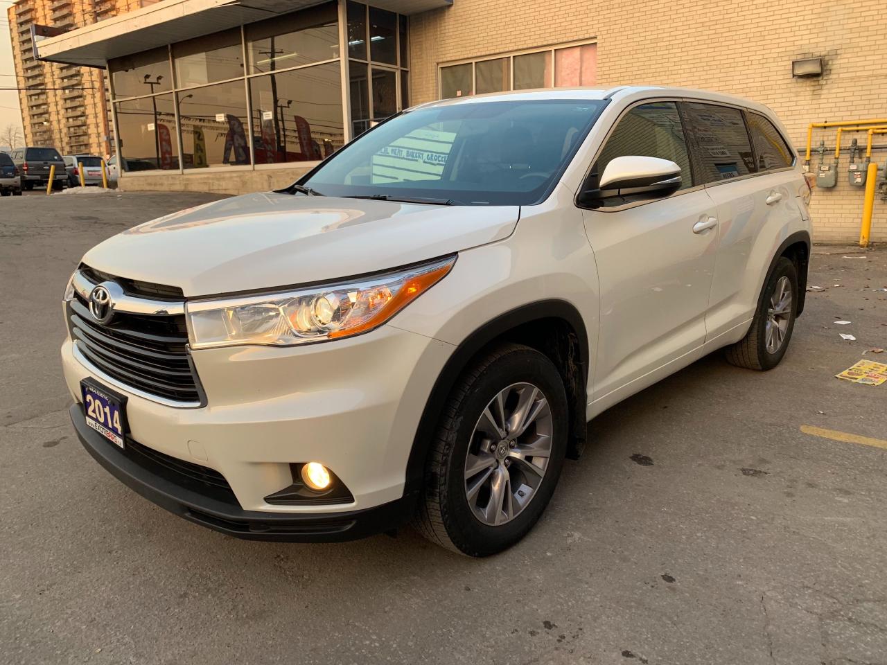 2014 Toyota Highlander LE, AWD, 8 Passenger, Back up Camera! - Photo #8