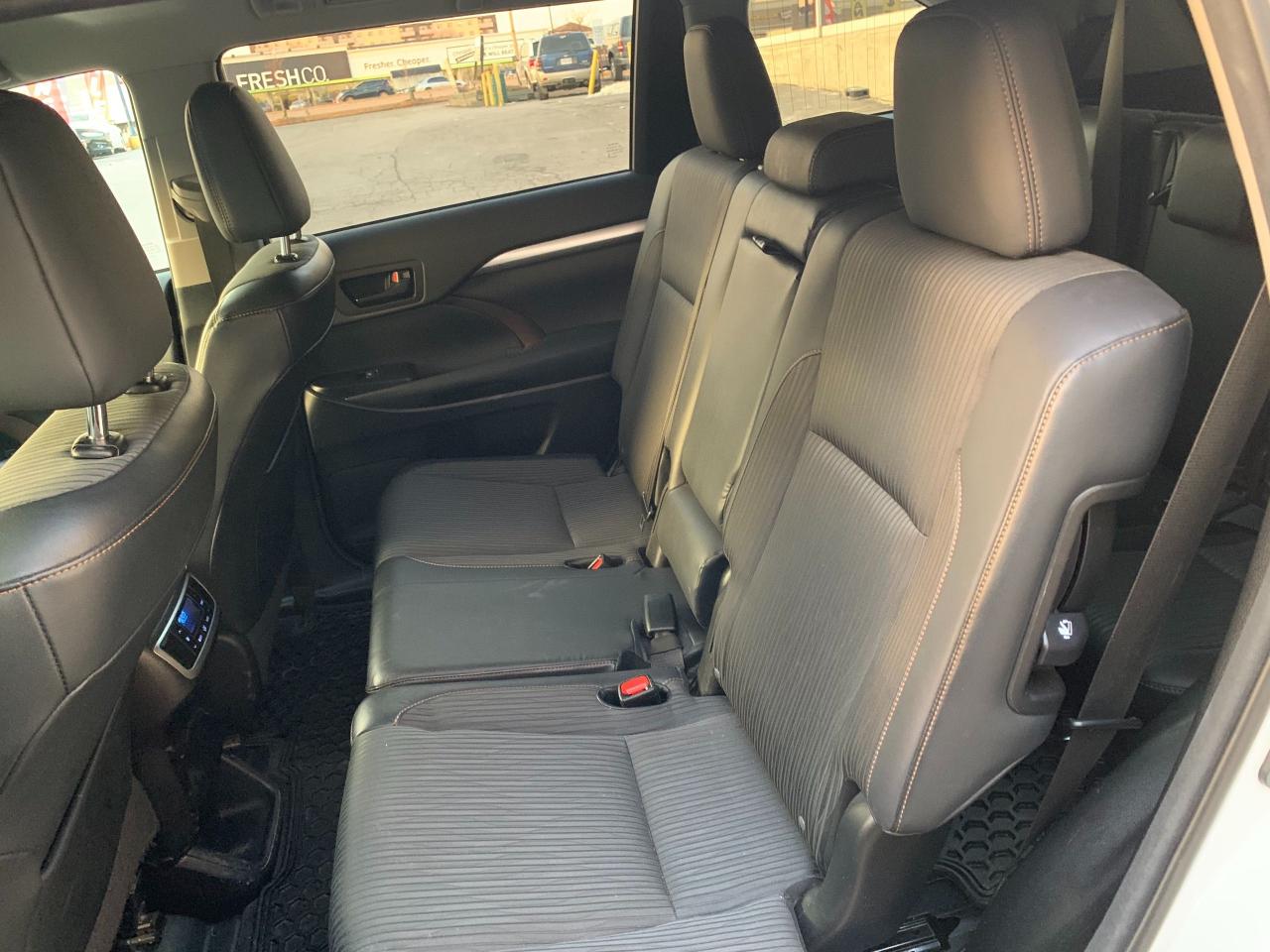 2014 Toyota Highlander LE, AWD, 8 Passenger, Back up Camera! - Photo #24