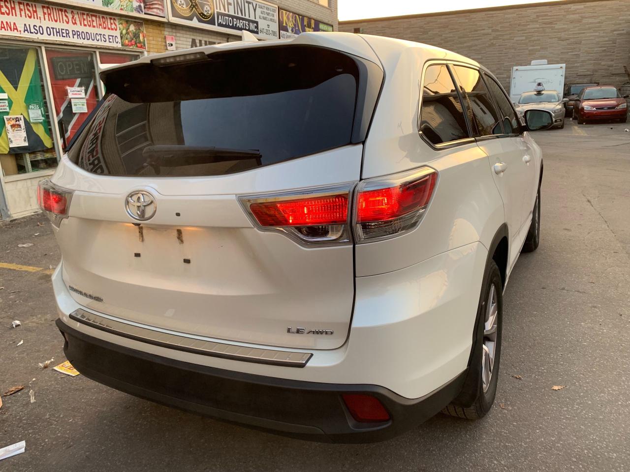 2014 Toyota Highlander LE, AWD, 8 Passenger, Back up Camera! - Photo #9