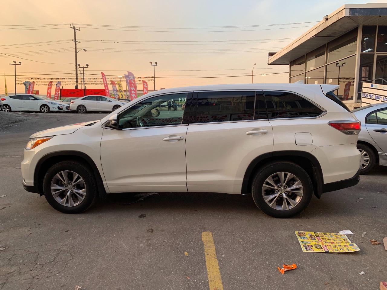 2014 Toyota Highlander LE, AWD, 8 Passenger, Back up Camera! - Photo #10