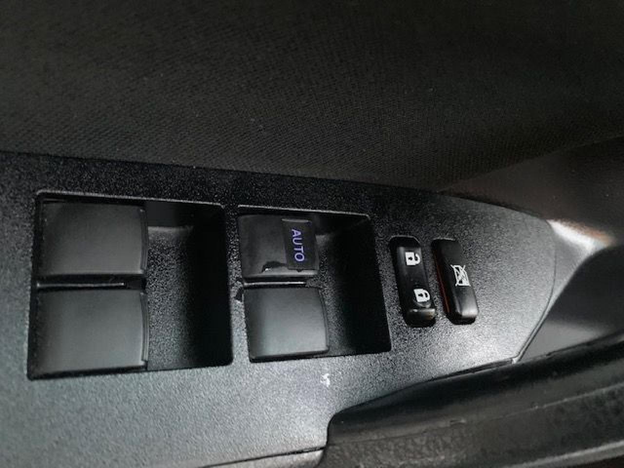 2015 Toyota Corolla LE, BacK-up Camera, No Accidents! - Photo #12