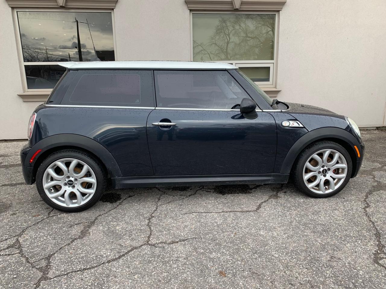 2007 MINI Cooper S 6 Speed Manual! No Accidents! Photo4