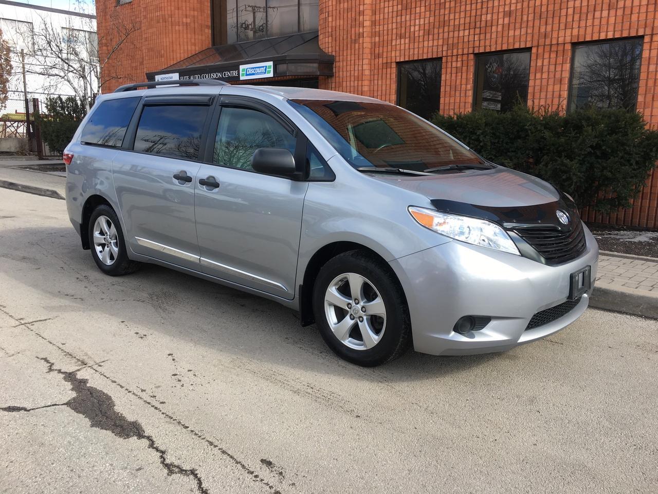 2015 Toyota Sienna  Photo