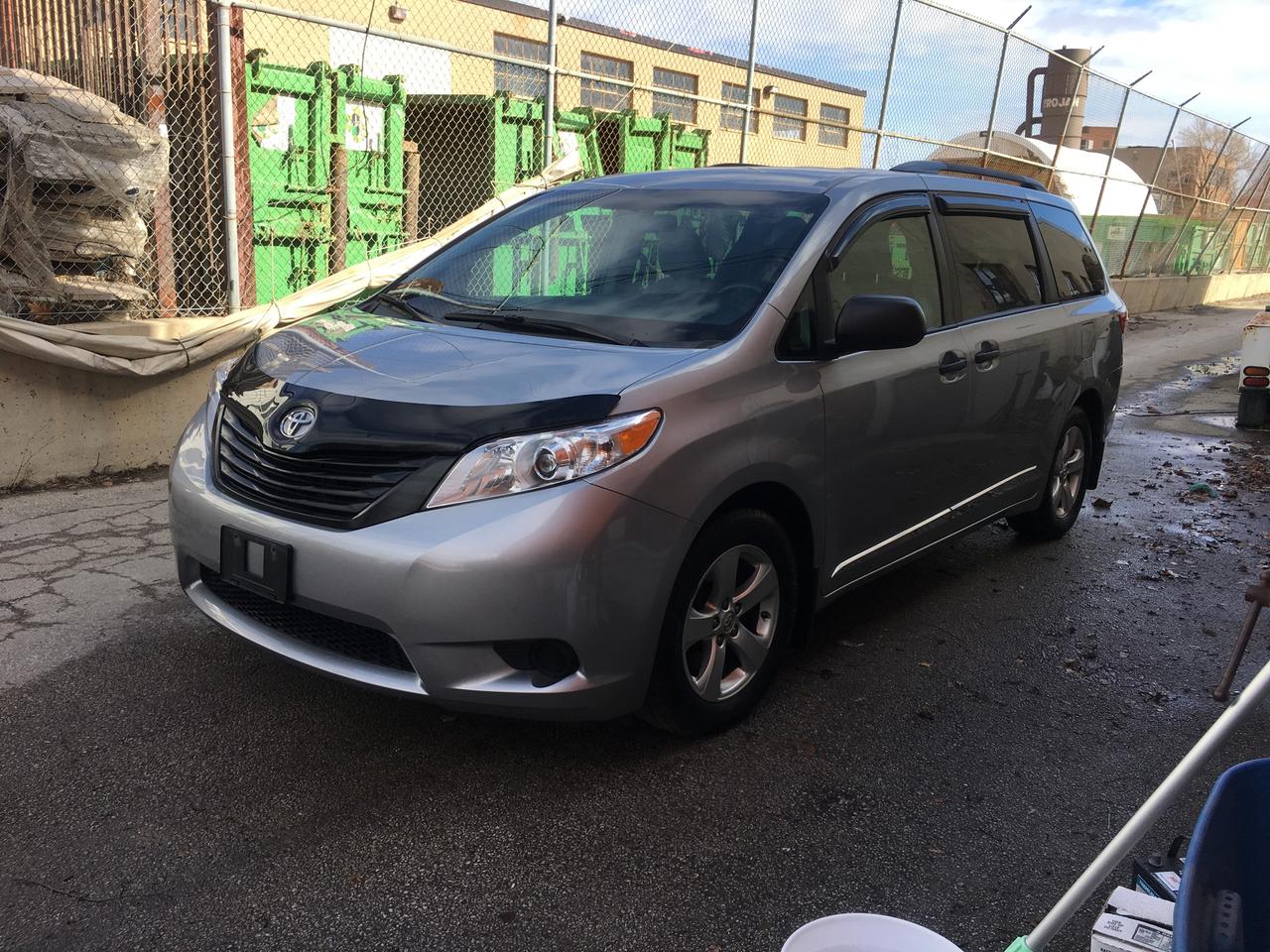 2015 Toyota Sienna  Photo