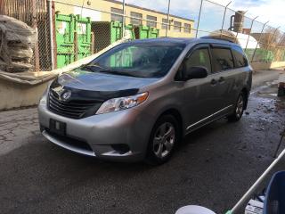 2015 Toyota Sienna  - Photo #2