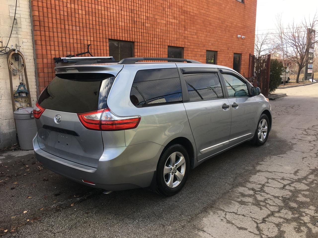 2015 Toyota Sienna  Photo