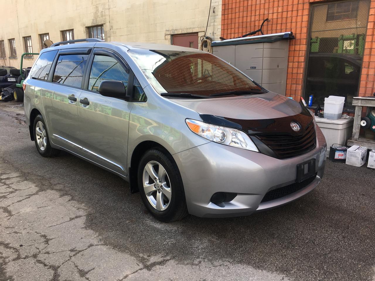 2015 Toyota Sienna  Photo