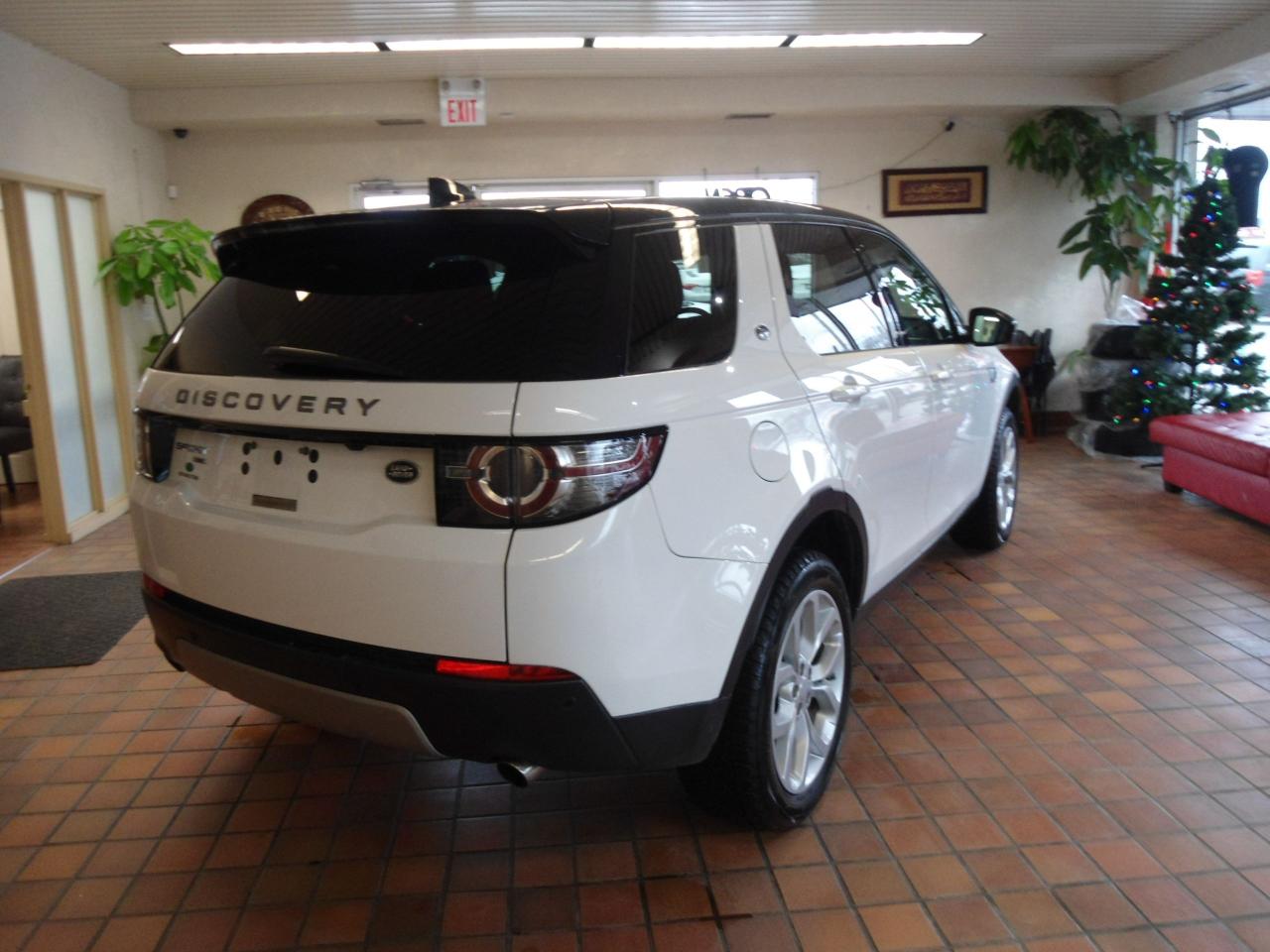 2017 Land Rover Discovery HSE - Photo #3