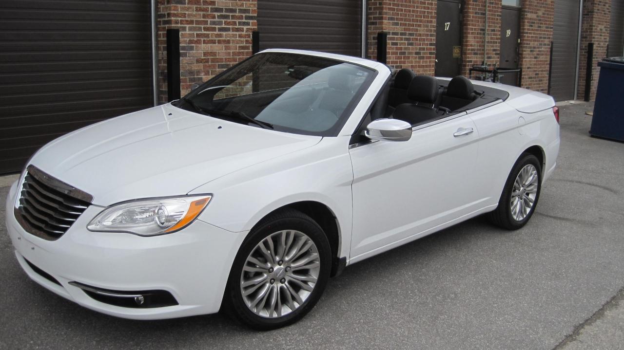 2012 Chrysler 200 Limited Photo4