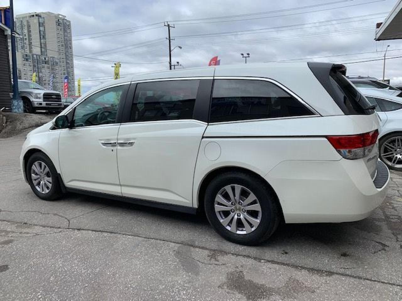 2015 Honda Odyssey EX, 8 Passenger! No Accidents! Low Mileage! Photo3