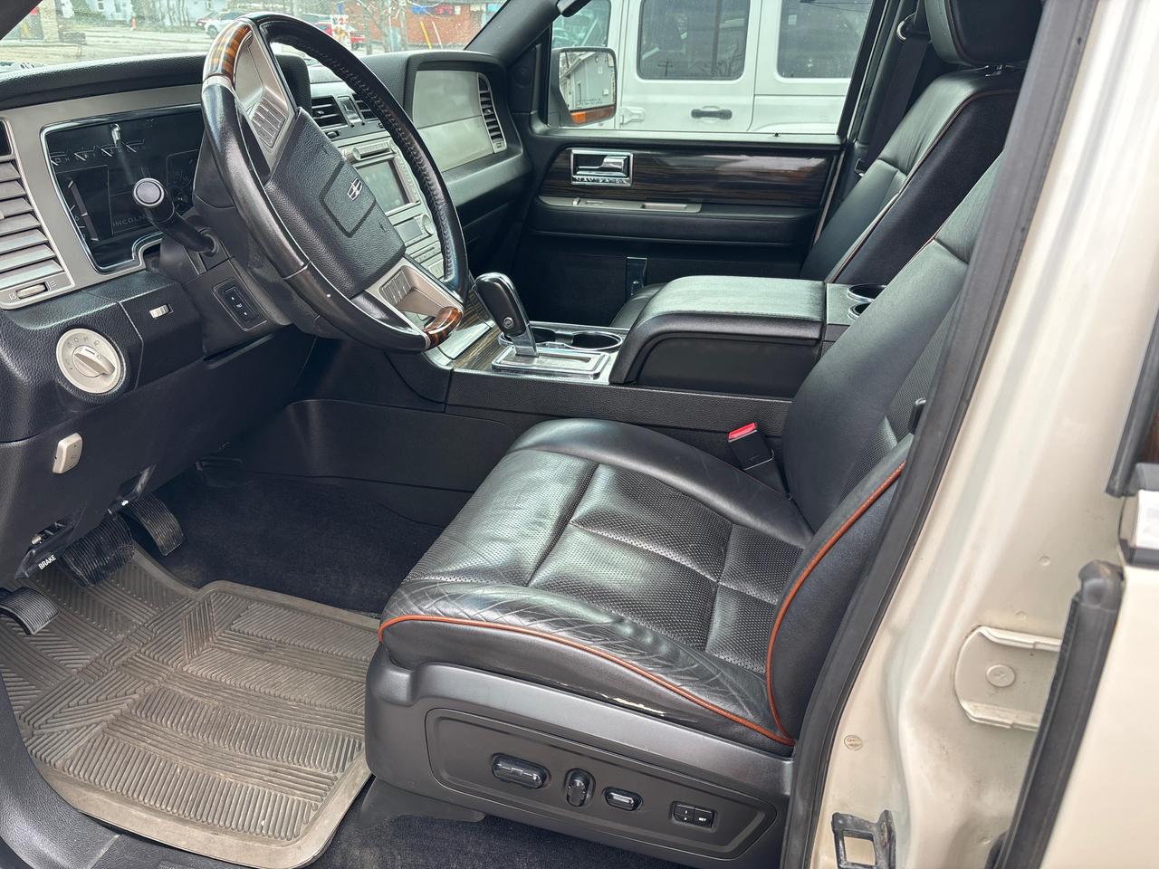 2008 Lincoln Navigator 4WD 4dr Ultimate Photo4