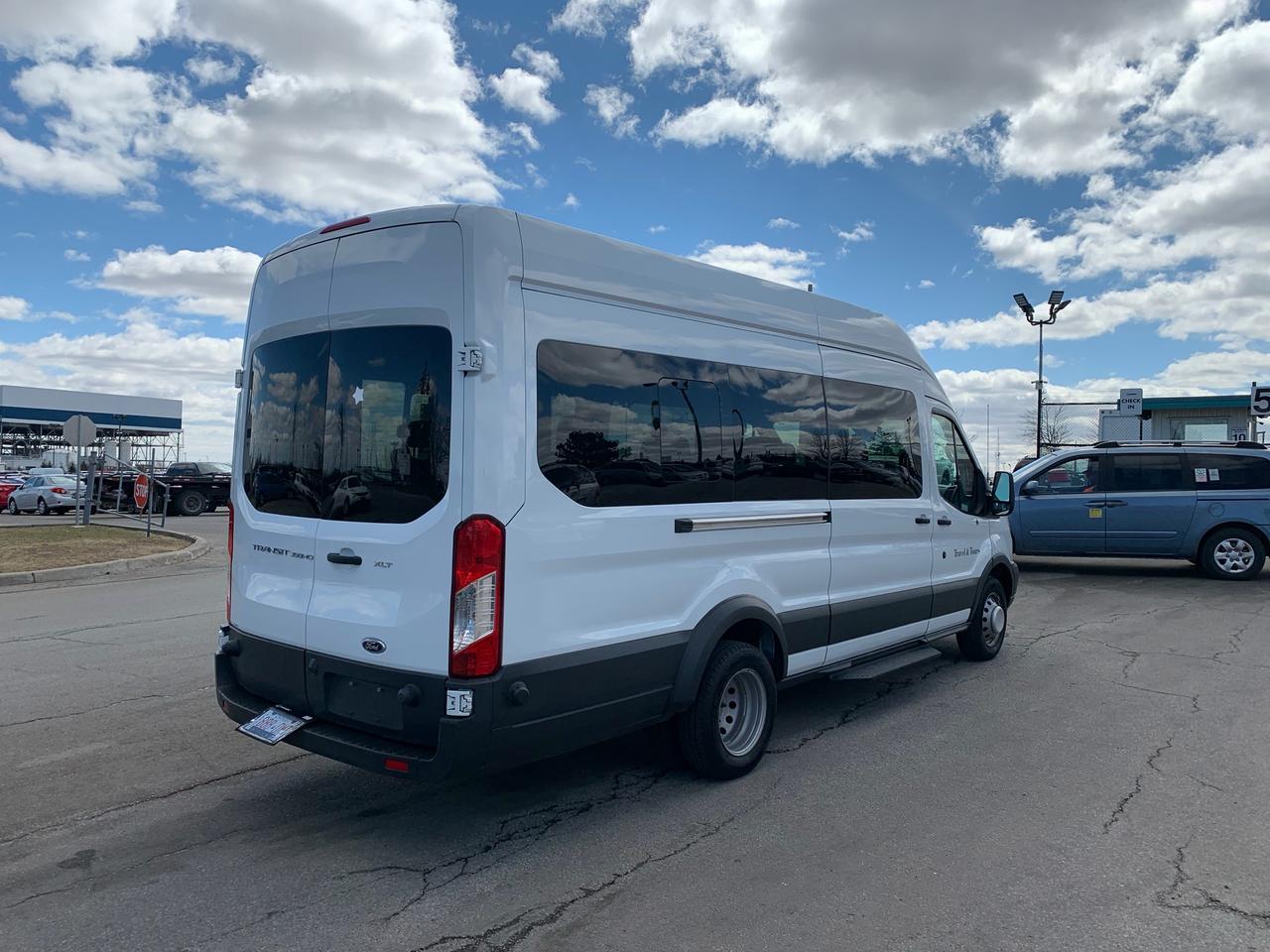 2017 Ford Transit XLT Photo2