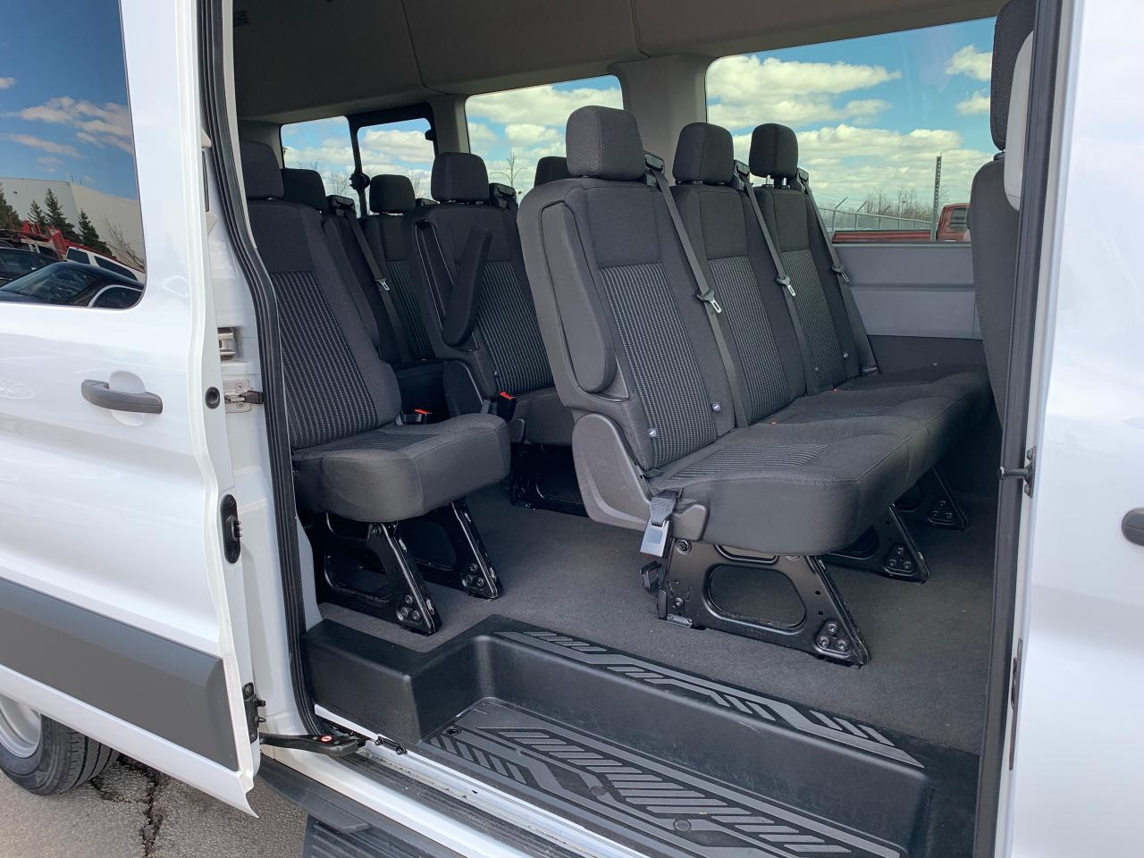 2017 Ford Transit XLT Photo4