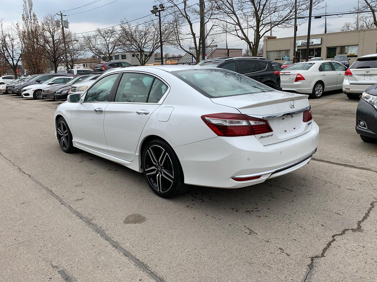 2016 Honda Accord Touring Photo5