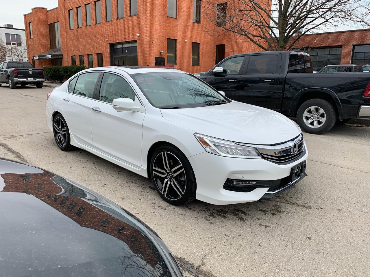 2016 Honda Accord Touring Photo