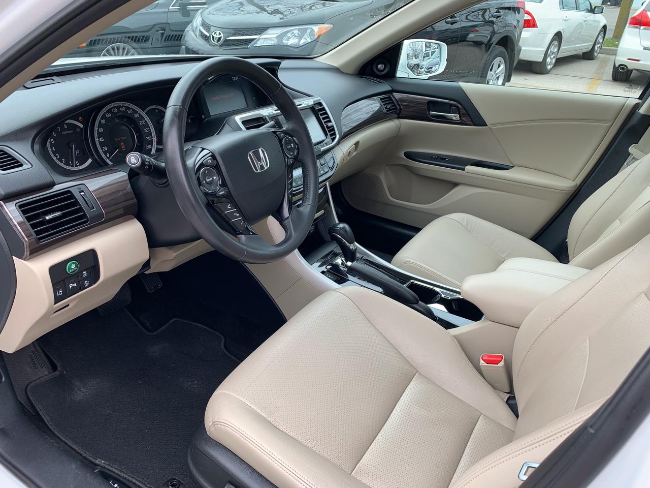 2016 Honda Accord Touring Photo