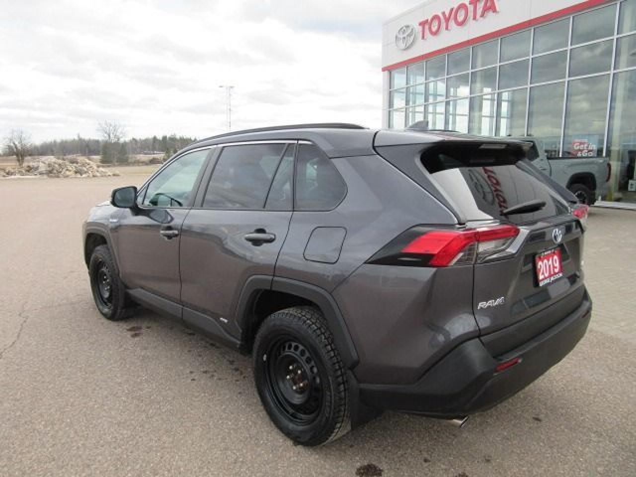 2019 Toyota RAV4 Hybrid LE - Photo #4