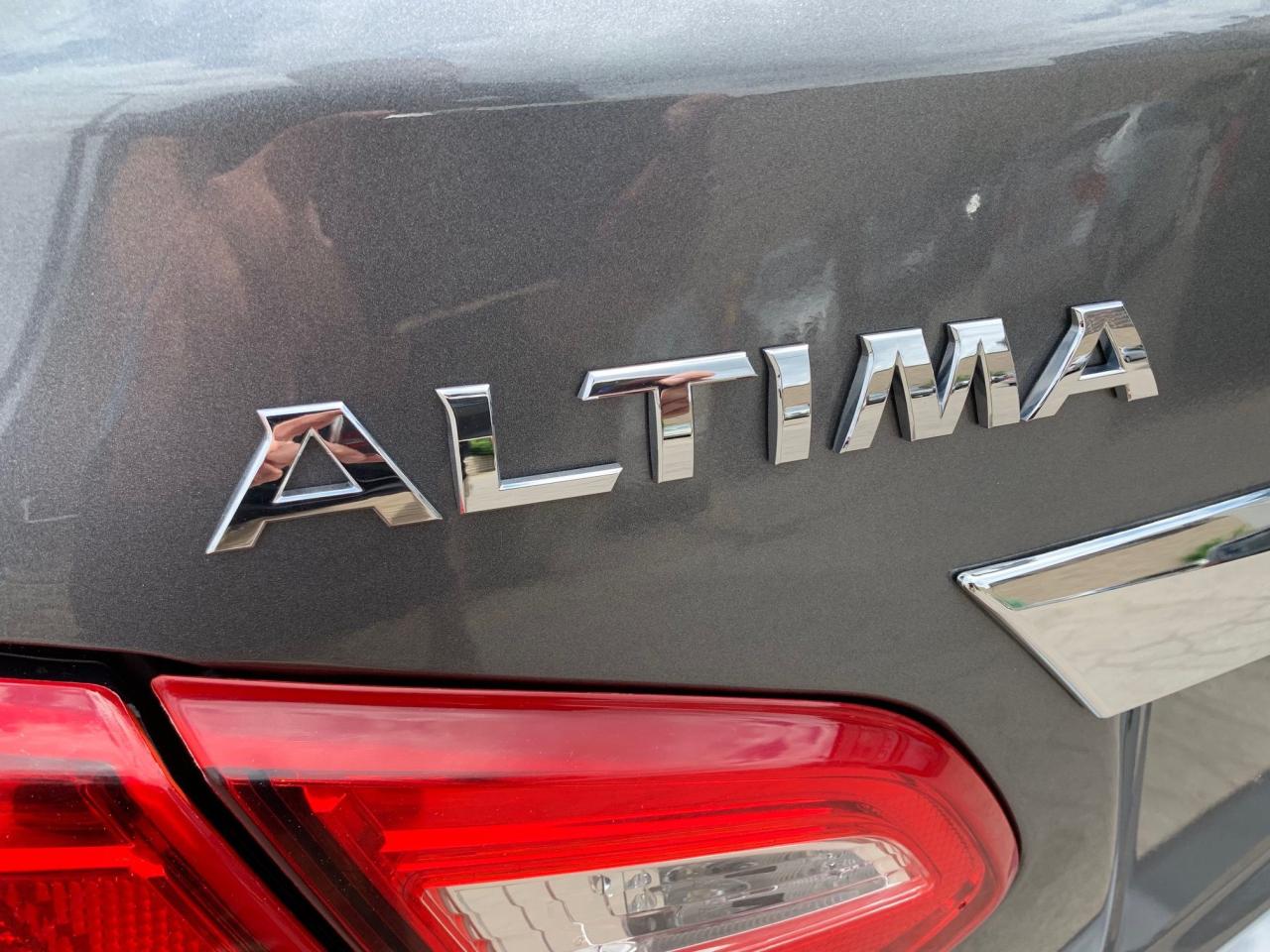 2016 Nissan Altima SL with Leather, Nav, Sunroof - Photo #8