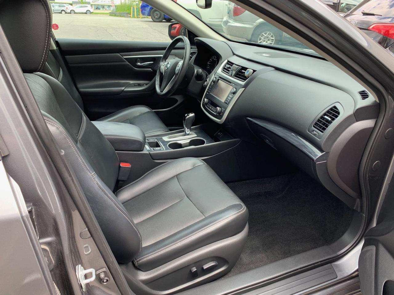 2016 Nissan Altima SL with Leather, Nav, Sunroof - Photo #10