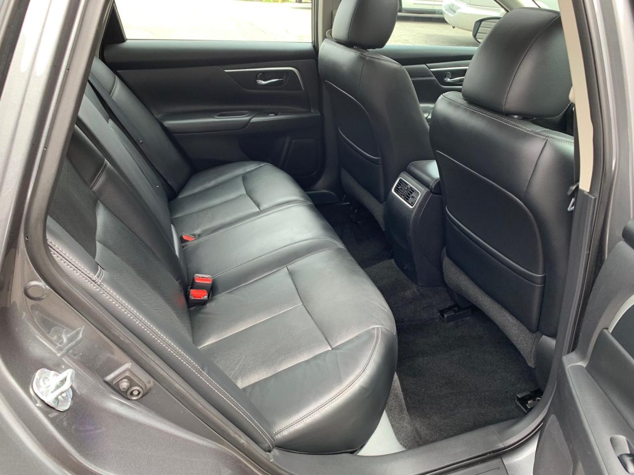 2016 Nissan Altima SL with Leather, Nav, Sunroof - Photo #12