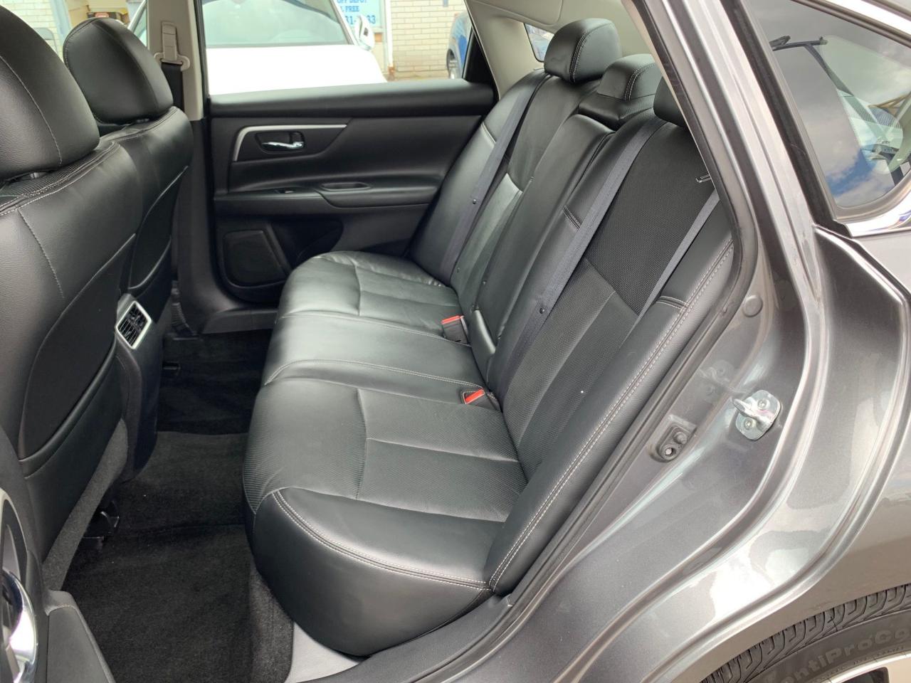 2016 Nissan Altima SL with Leather, Nav, Sunroof - Photo #13