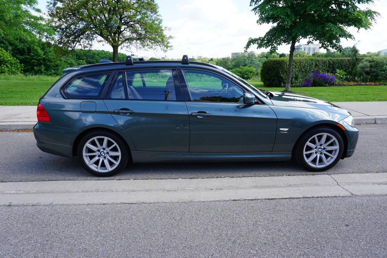 2011 BMW 3 Series 328XI Touring - 1 Owner / Sport Package / 6 speed Photo4