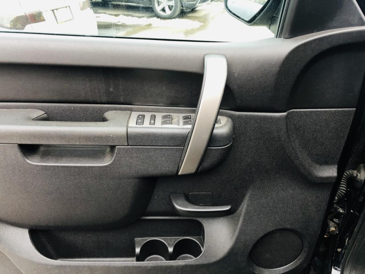 2012 Chevrolet Silverado 1500 |AUTO|4X4|ALLOYS|6 PASSENGER & MUCH MORE! Photo