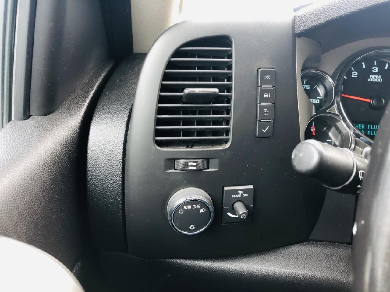 2012 Chevrolet Silverado 1500 |AUTO|4X4|ALLOYS|6 PASSENGER & MUCH MORE! Photo