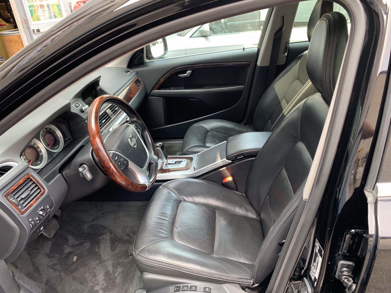 2012 Volvo XC70 NAVI, Heated Seats, 300HP T6! - Photo #5