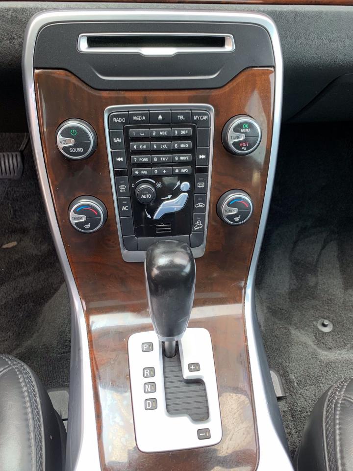2012 Volvo XC70 NAVI, Heated Seats, 300HP T6! - Photo #7