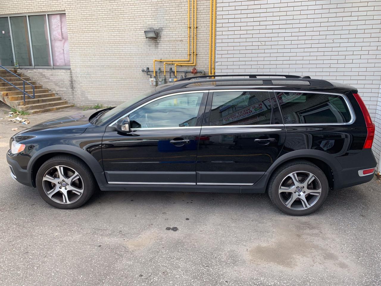 2012 Volvo XC70 NAVI, Heated Seats, 300HP T6! - Photo #11