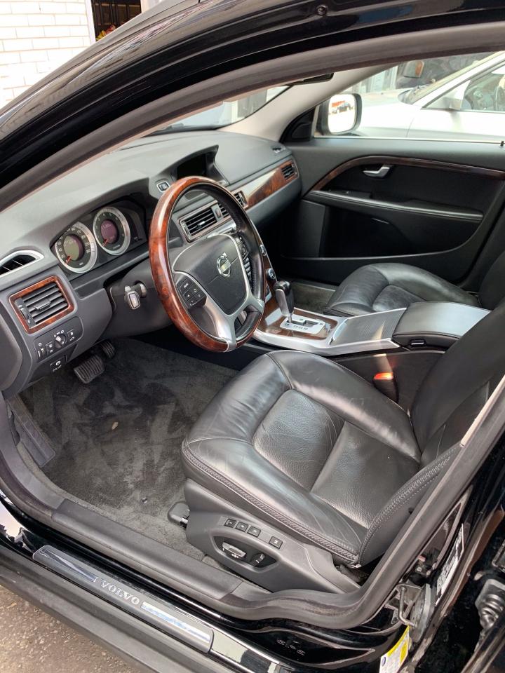 2012 Volvo XC70 NAVI, Heated Seats, 300HP T6! - Photo #13